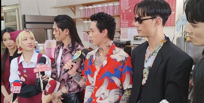 三人合影(Lulu、陳明珠、TRASH、黃偉晉)