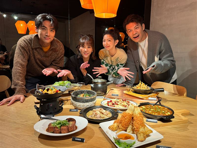 出席媒體餐敘的四人合照（民視提供）