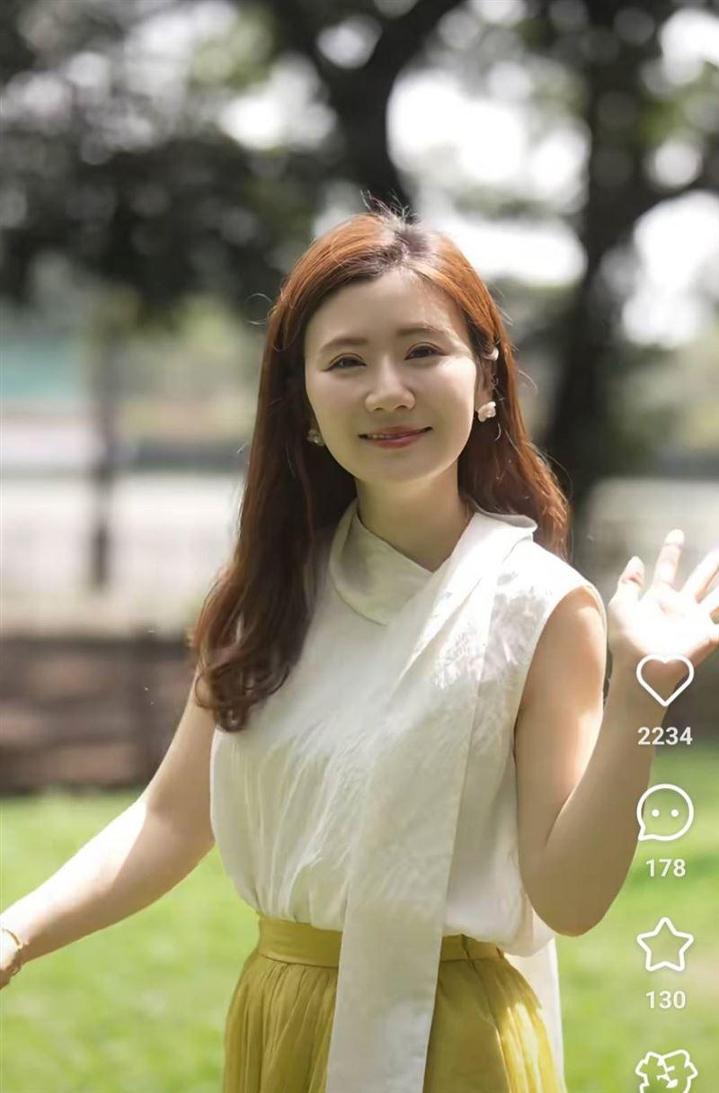 福原爱孕妇游泳课现场