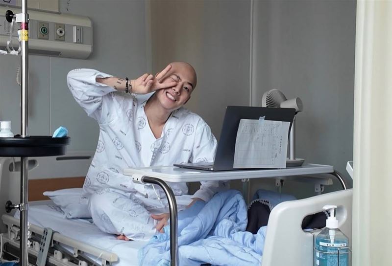 车炫承宣布抗癌成功照片