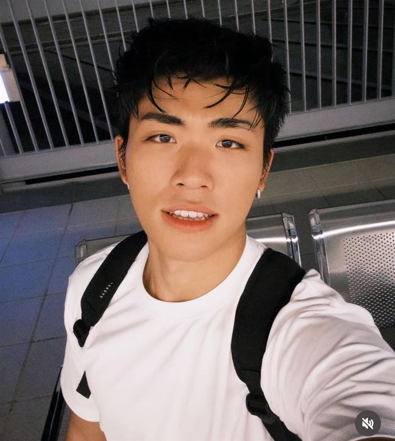 王ADEN校唱引發爭議