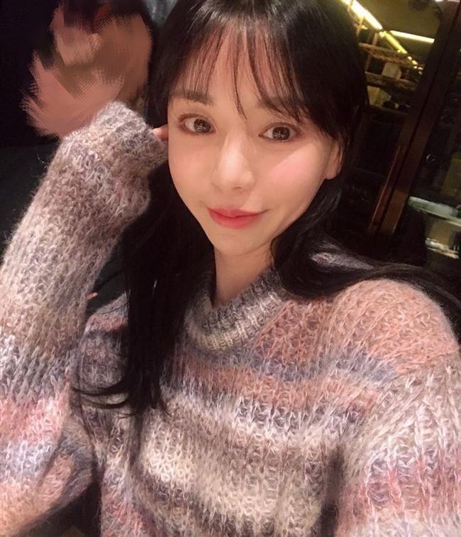 黄荷娜被警方逮捕画面