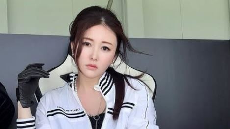 麻衣IG限時動態與家人合照