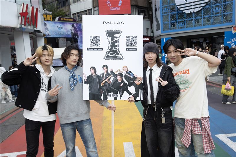 帕拉斯PALLAS合照：小葵、FAMA、大寶、漢堡