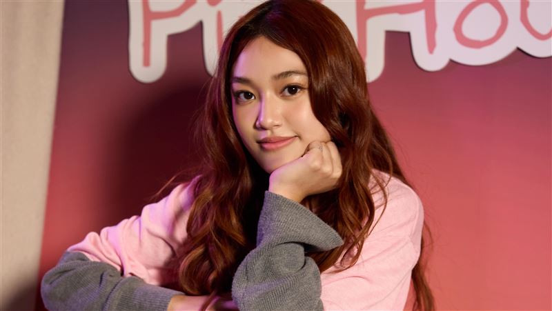 品怡推出新專輯《Pink Hour》。（圖／大學聲提供）