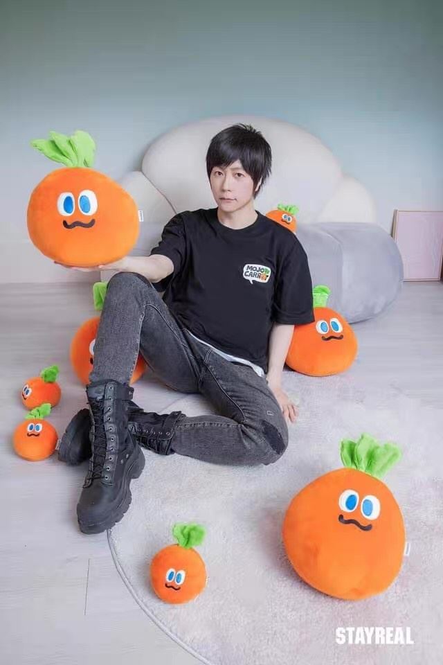 MOJO CARROT玩偶