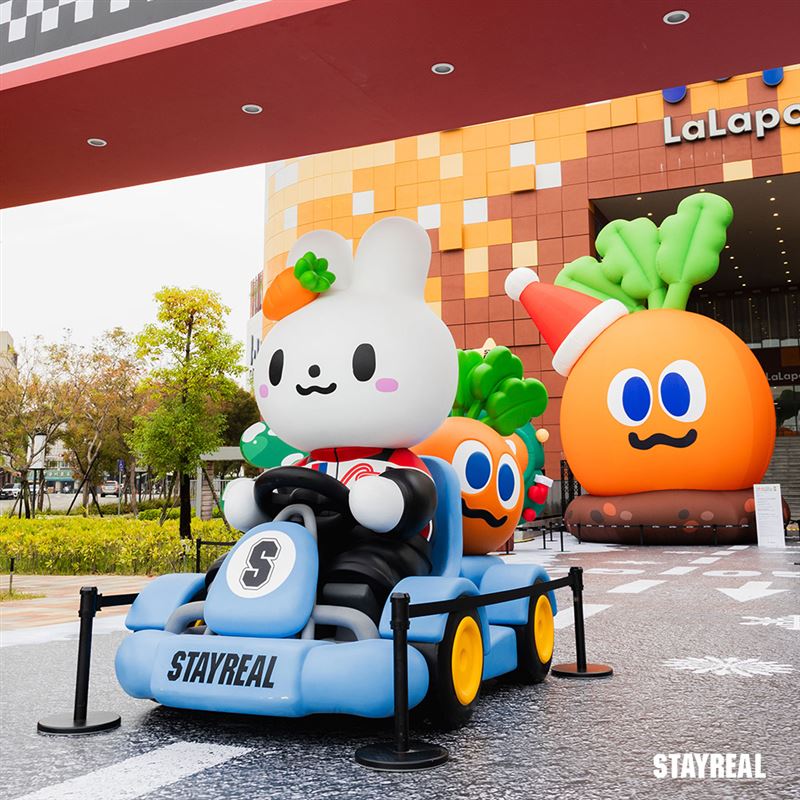 整個廣場宛如走進卡通世界