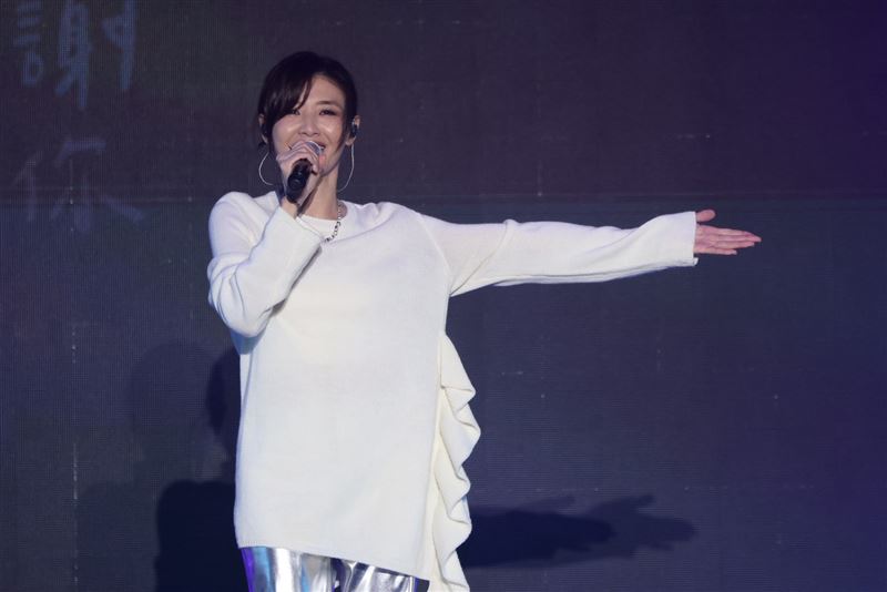 玉女掌门人苏慧伦现身