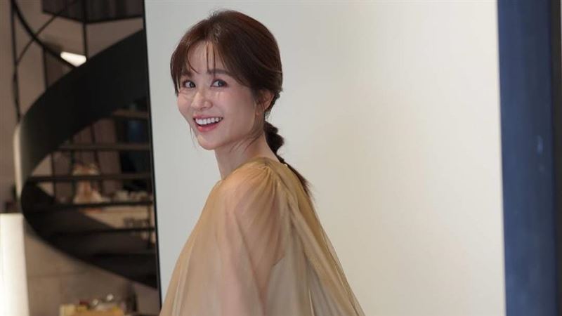 吴怡霈圣诞家庭照