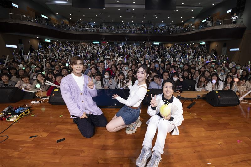 告五人演出照片2