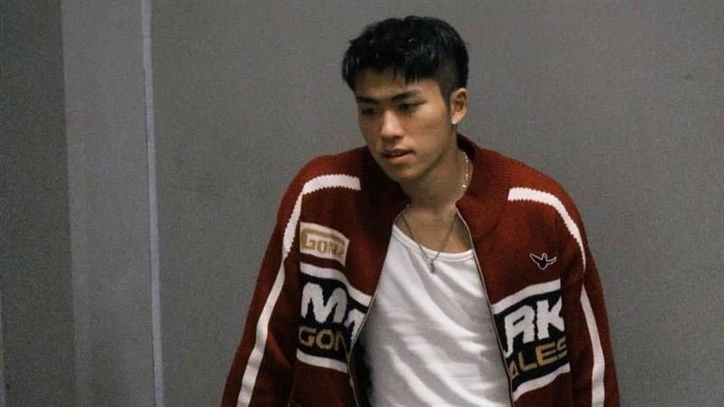 王ADEN日前在校園開唱引發爭議