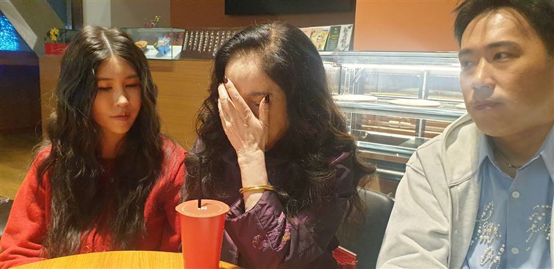 李亚萍痛哭与外孙