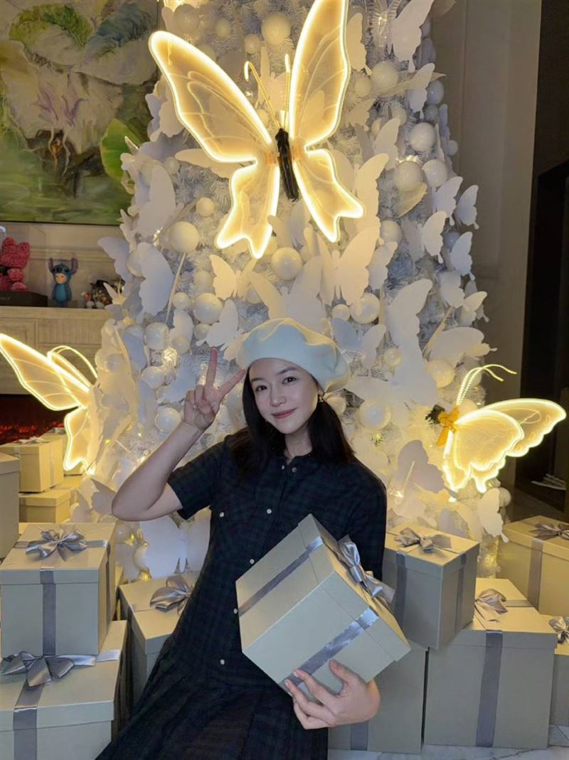 陈妍希圣诞节分享美照