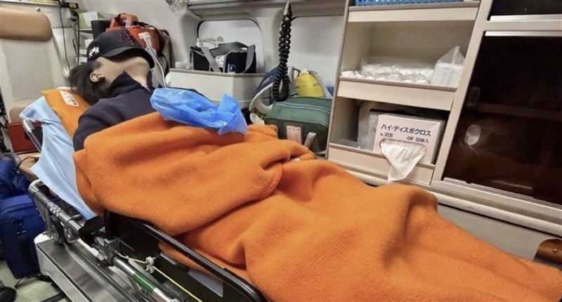 優里救護車內照