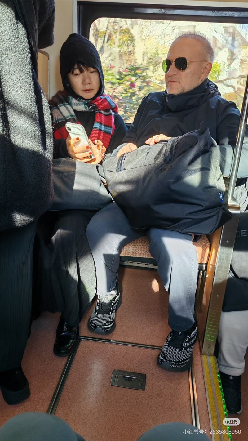 裴斗娜与疑似男友日本旅行为证