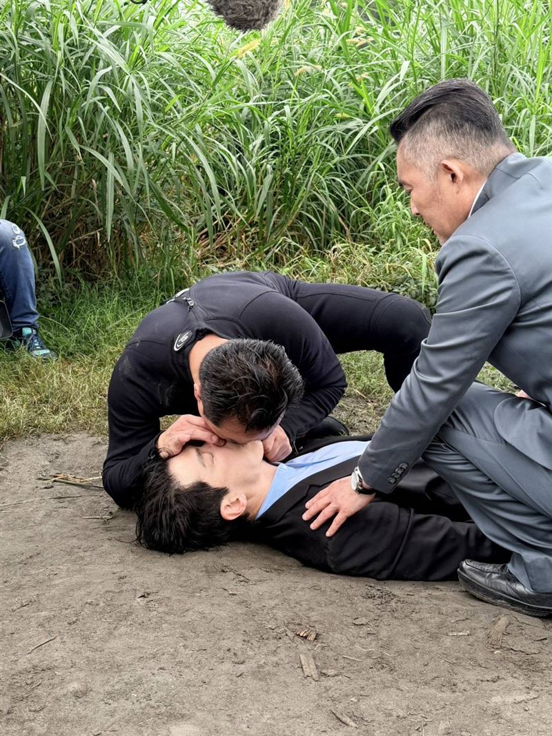 林佑星替黃少祺人工呼吸（臨演場景）