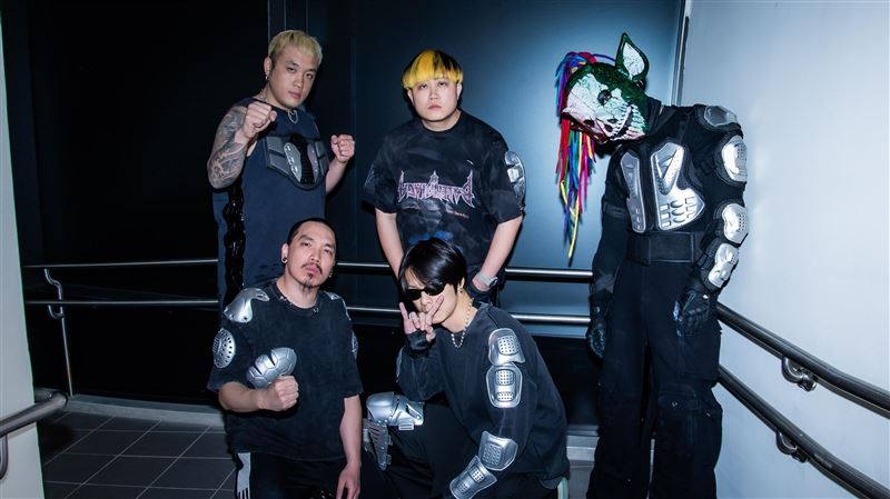 演唱會現場大螢幕，彩蛋預告新專輯