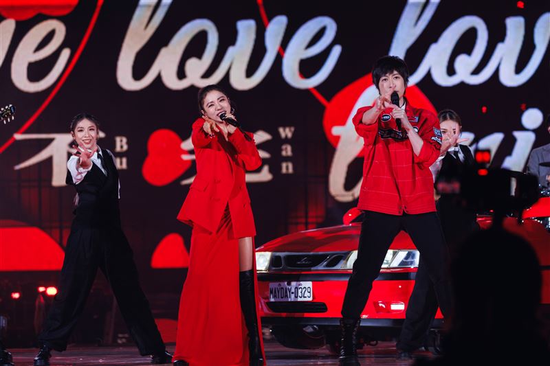 五月天丁噹合跳對你愛不完