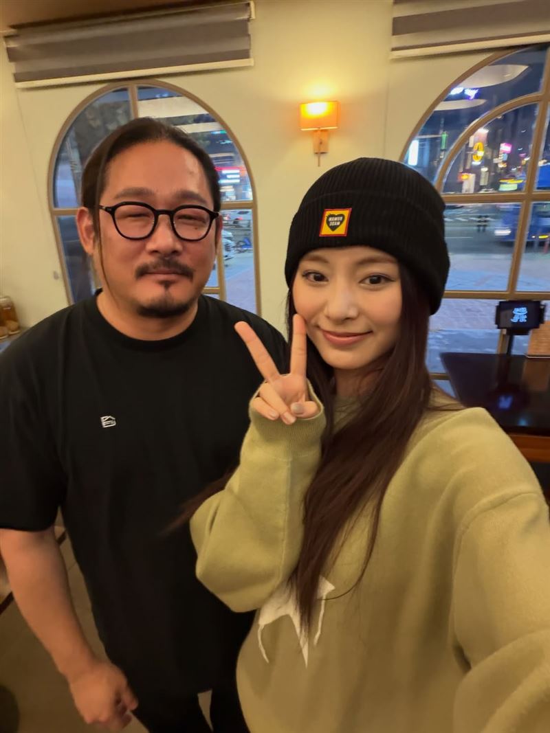 周子瑜與金度潤合照