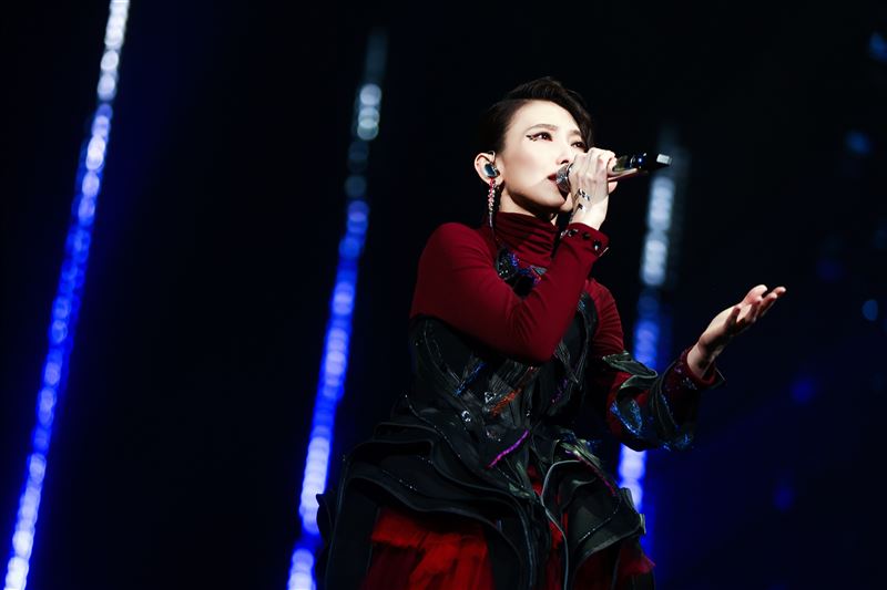 戴佩妮成都站演出