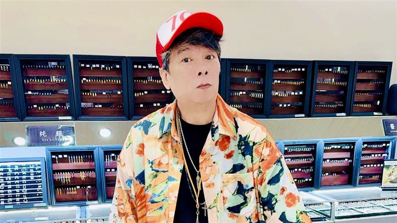 曹西平在社媒的相关照片