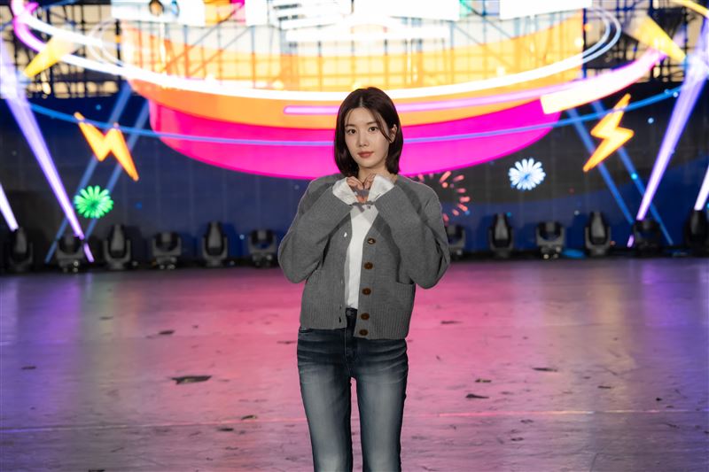 權恩妃中文親切招呼