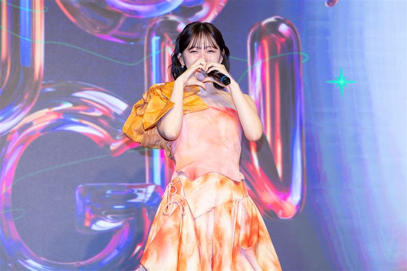 鈴木愛理與記者會