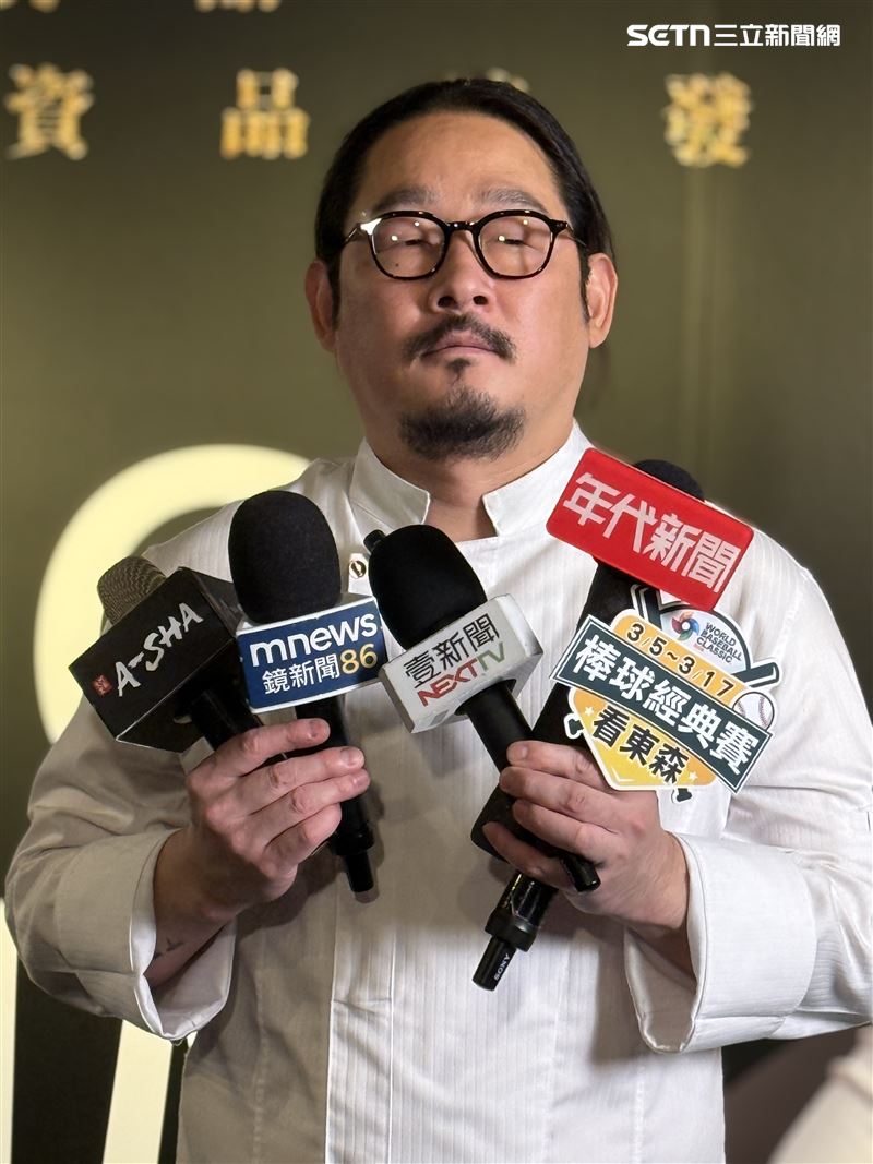 金度潤在發布會上亮相