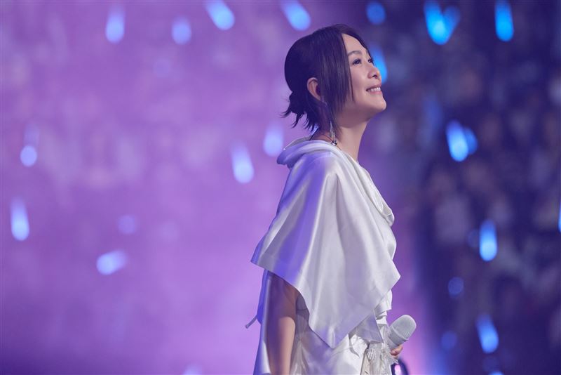 劉若英北京跨年演唱會舞台照4