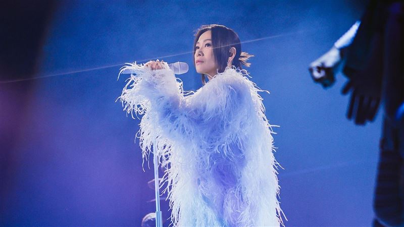 劉若英北京跨年演唱會舞台照1