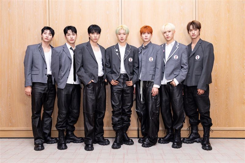 NEXZ成員與記者採訪