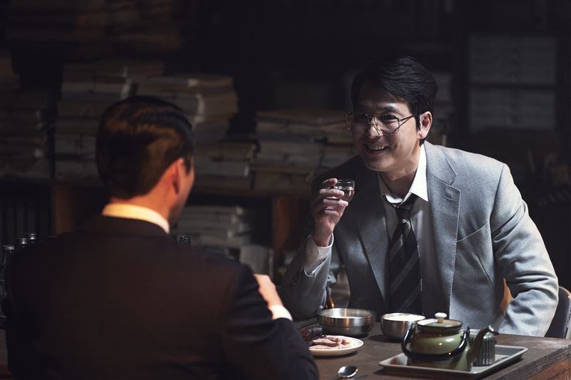 鄭雨盛在《韓國製造》中，化身正義檢察官。