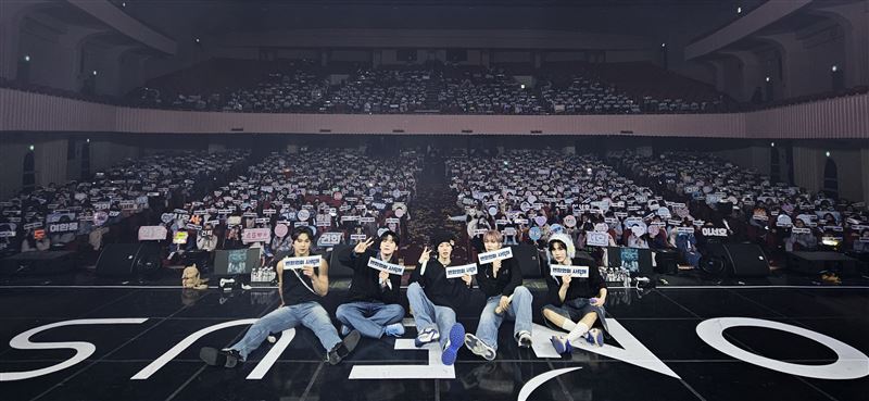 ONEUS 海外巡演場景