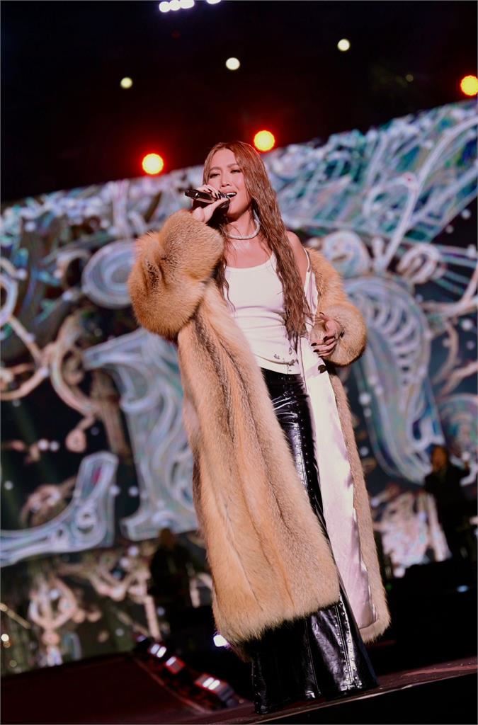 A-Lin在台東跨年現場多首金曲。