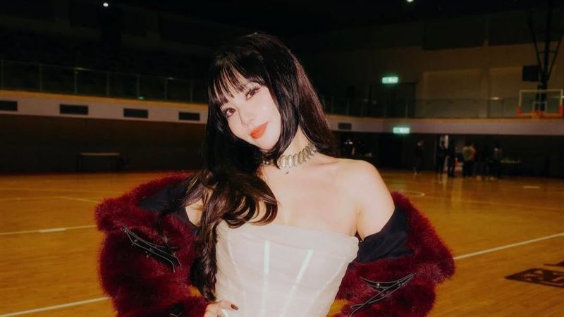 陳芳語跨年舞台照