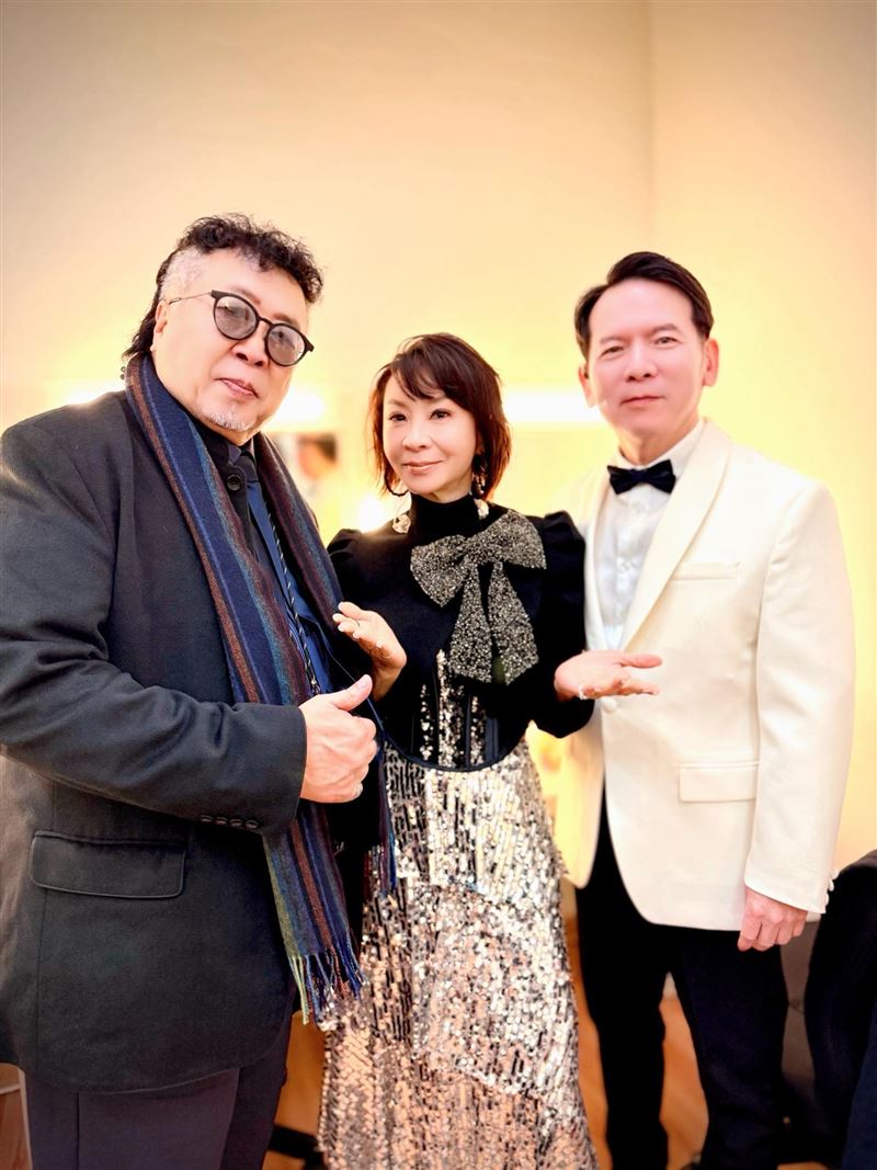 鲍比达与李建復支持范怡文