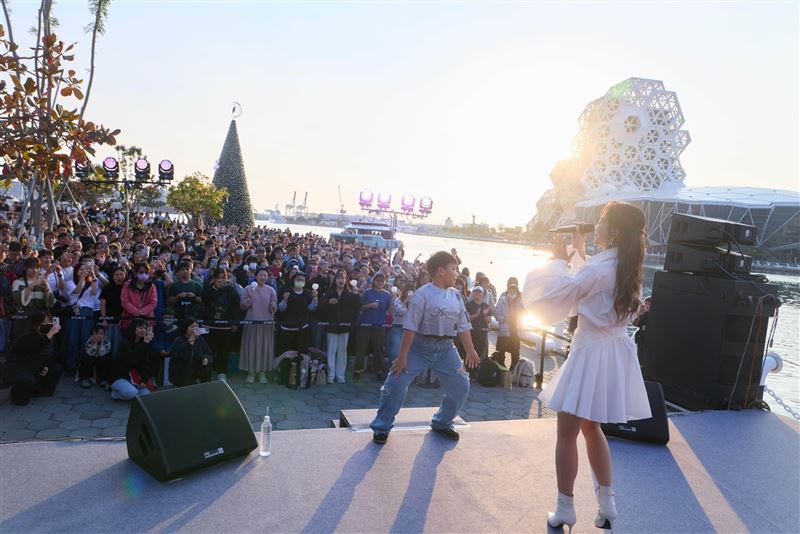 丁噹邀請家叡登台