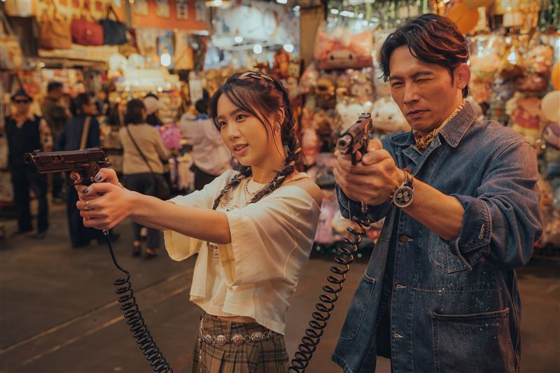 温昇豪與Emma飾演父女