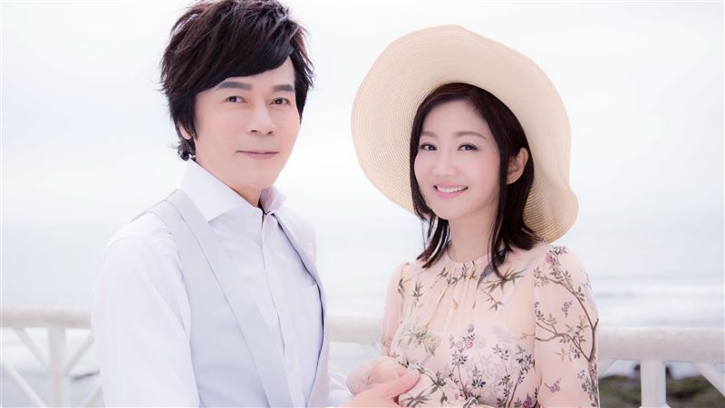 洪榮宏與老婆張瀞云照片
