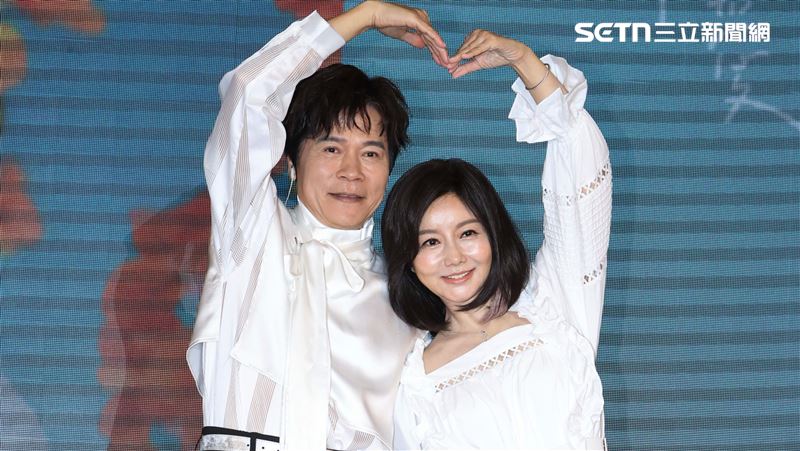 洪榮宏與老婆張瀞云照片