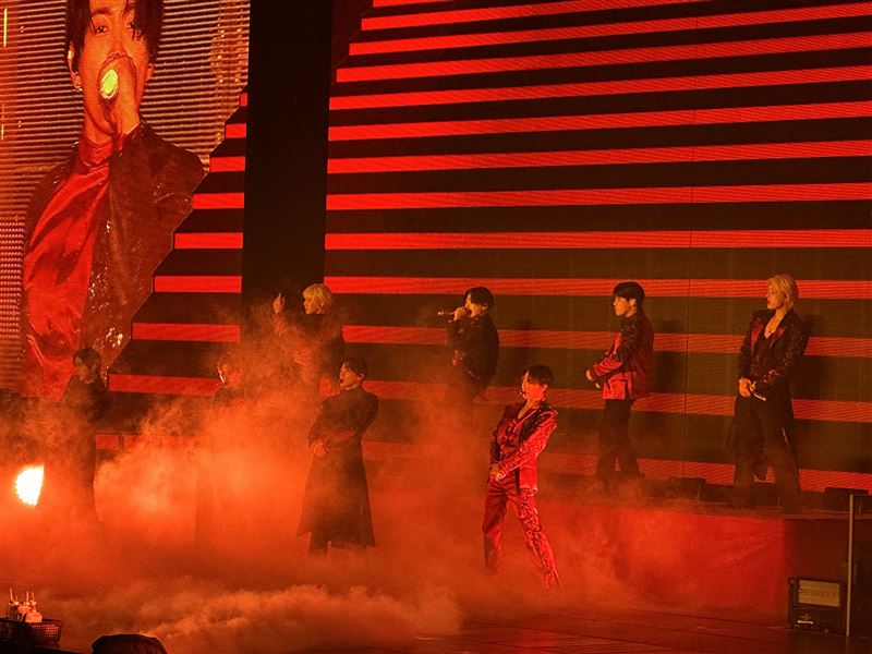 ATEEZ夜店風格表演