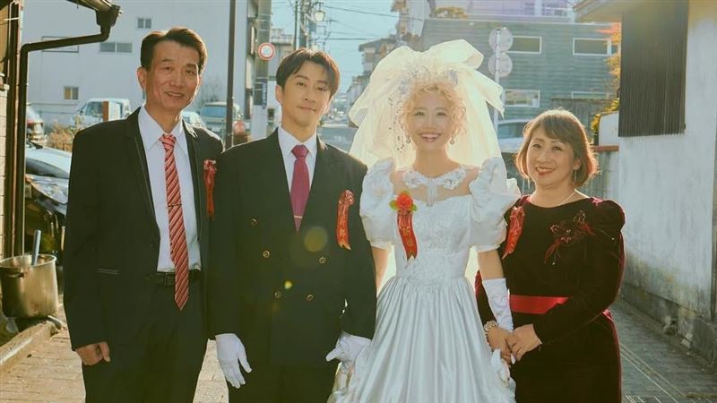富士山婚纱照封面