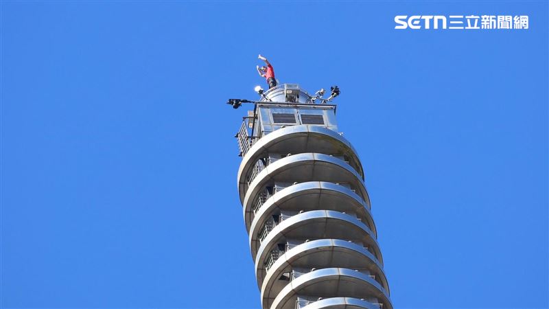 霍諾德成功挑戰徒手攀上101