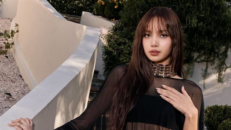 BLACKPINK Lisa巡演相關大圖