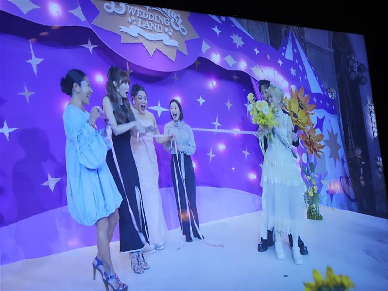 曾莞婷抽到Lulu的捧花