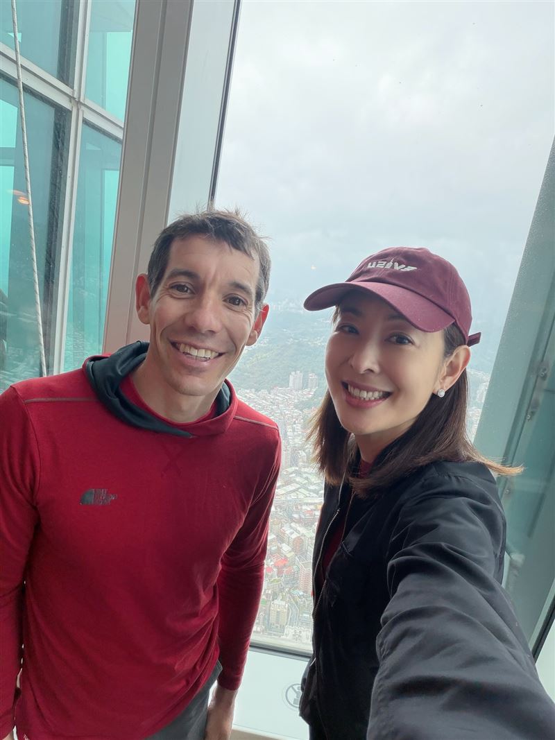 賈永婕與霍諾德合影