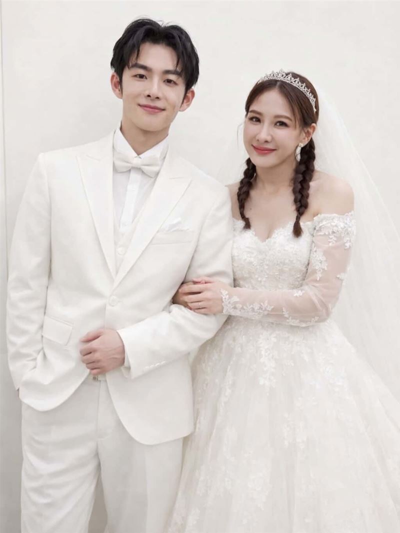 安心亞與蕭子墨結婚照曝光