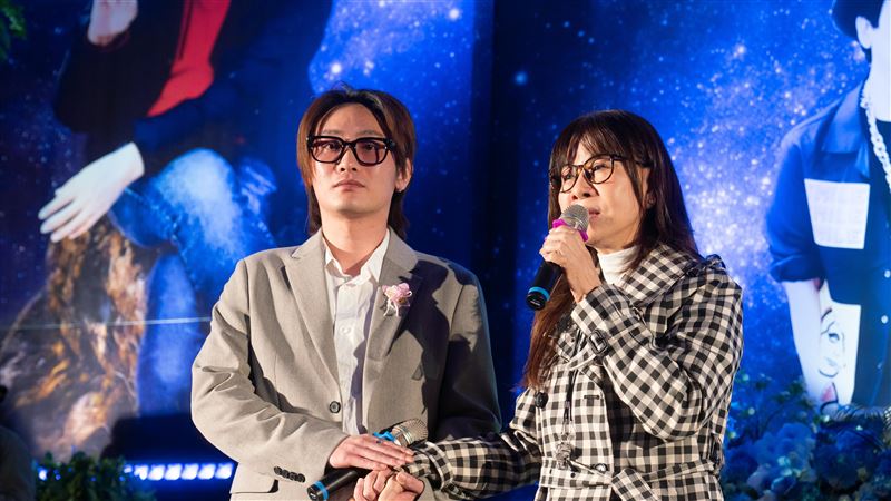 Jeremy與龍千玉致詞合影