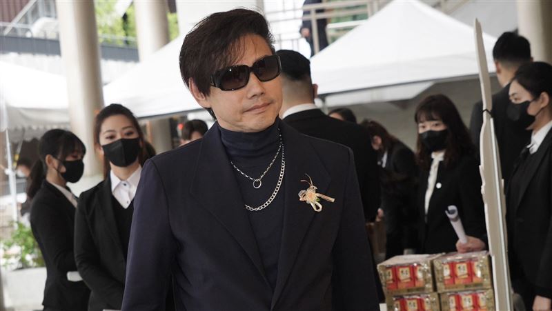 包偉銘低調送別曹西平