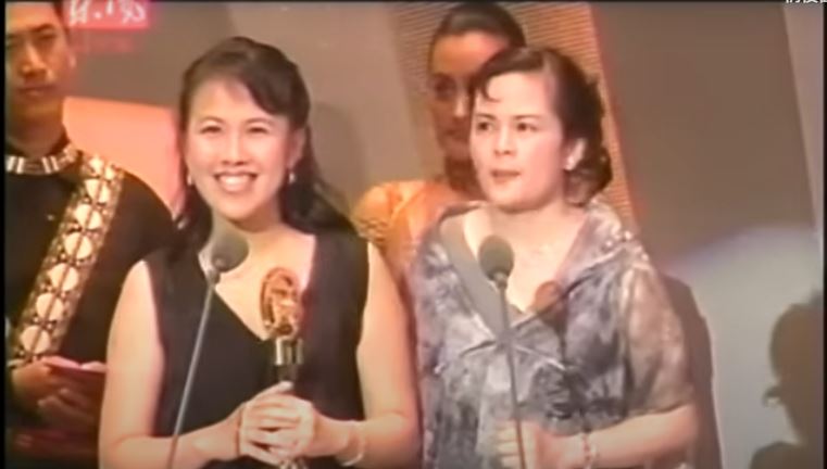 林奐均2004年获得金曲奖画面